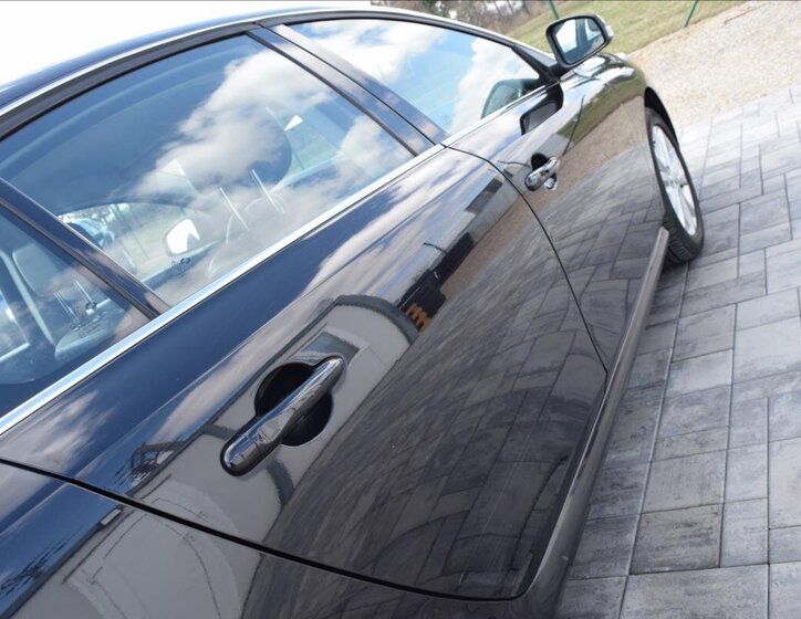 Renault Latitude Sedan / Limuzína 2,0 l 110 kw