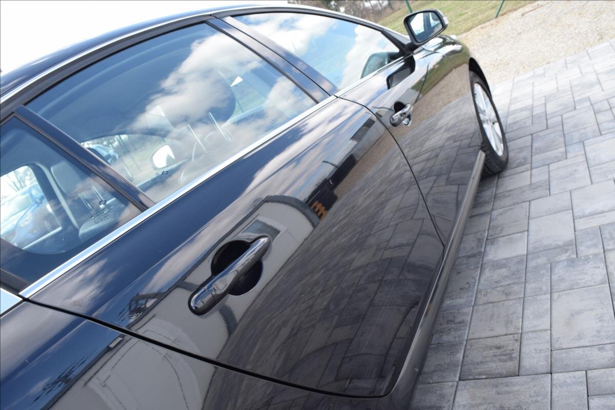 Renault Latitude Sedan / Limuzína 2,0 l 110 kw