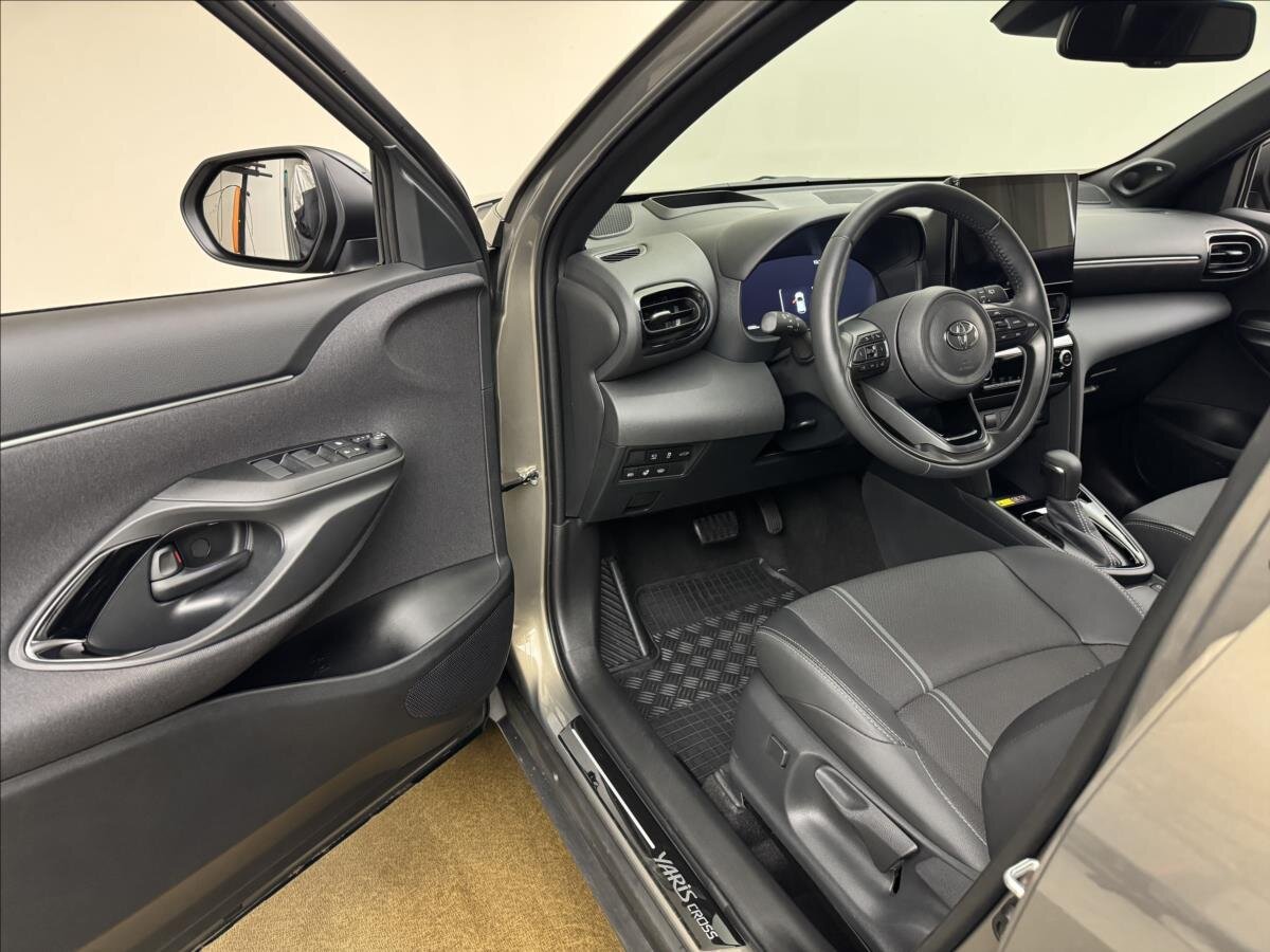 Toyota Yaris Cross SUV 1,5 l 96 kw