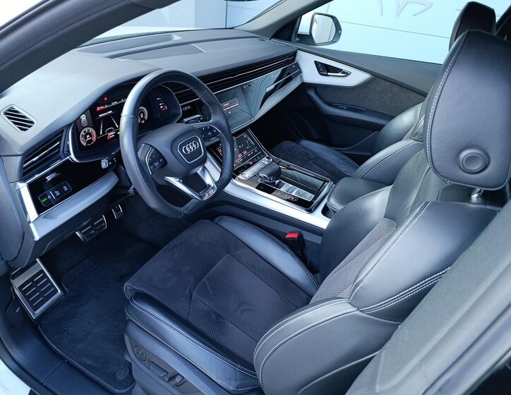 Audi Q8 SUV / Terénní 3,0 l 210 kw