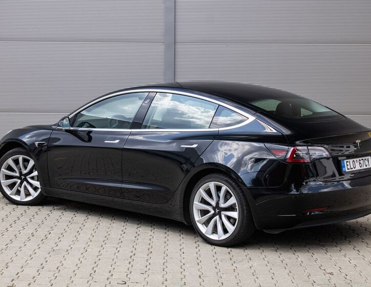 Tesla Model 3 7