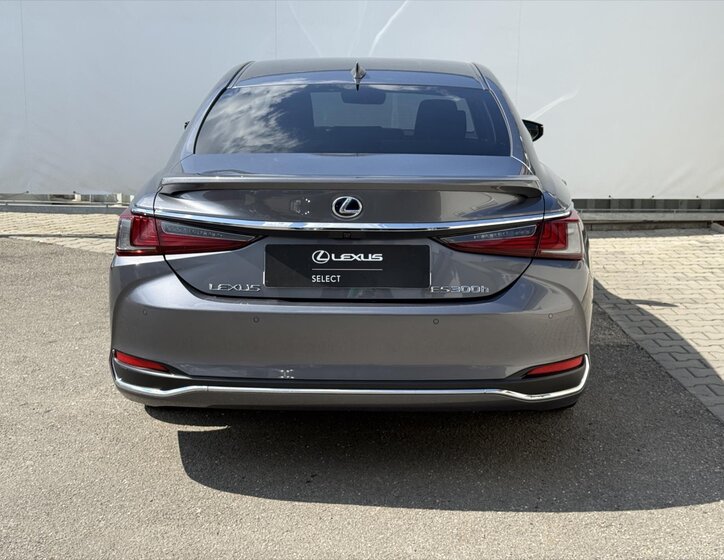 Lexus ES 300h Sedan / Limuzína 2,5 l 131 kw