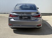 Lexus ES 300h Sedan / Limuzína 2,5 l 131 kw