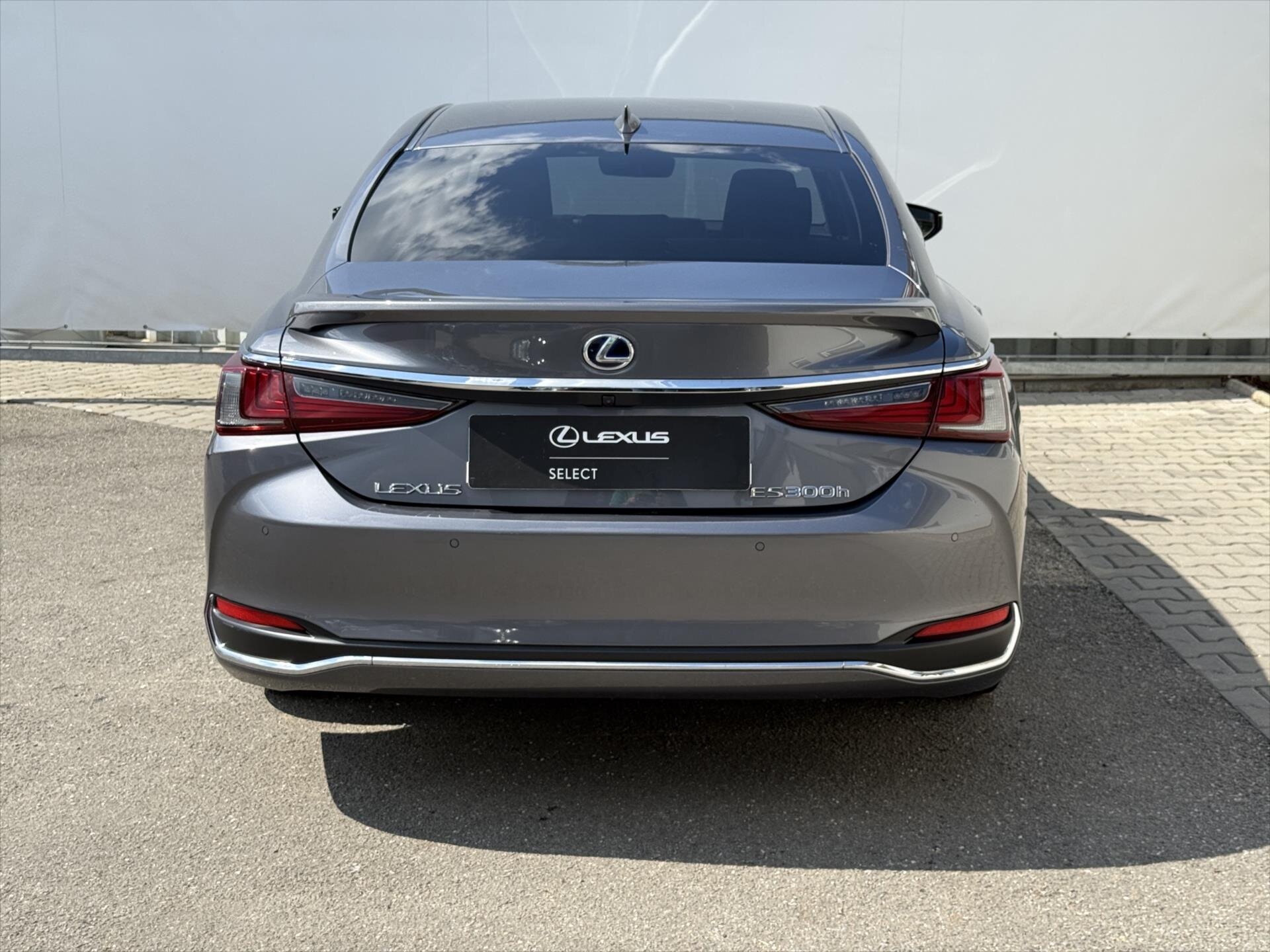 Lexus ES 300h Sedan / Limuzína 2,5 l 131 kw