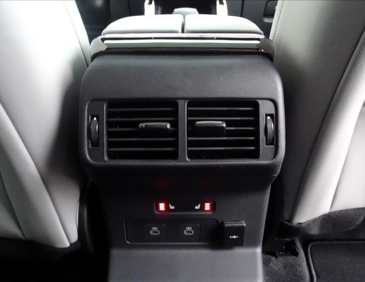 Land Rover Range Rover Velar SUV / Terénní 2,0 l 150 kw