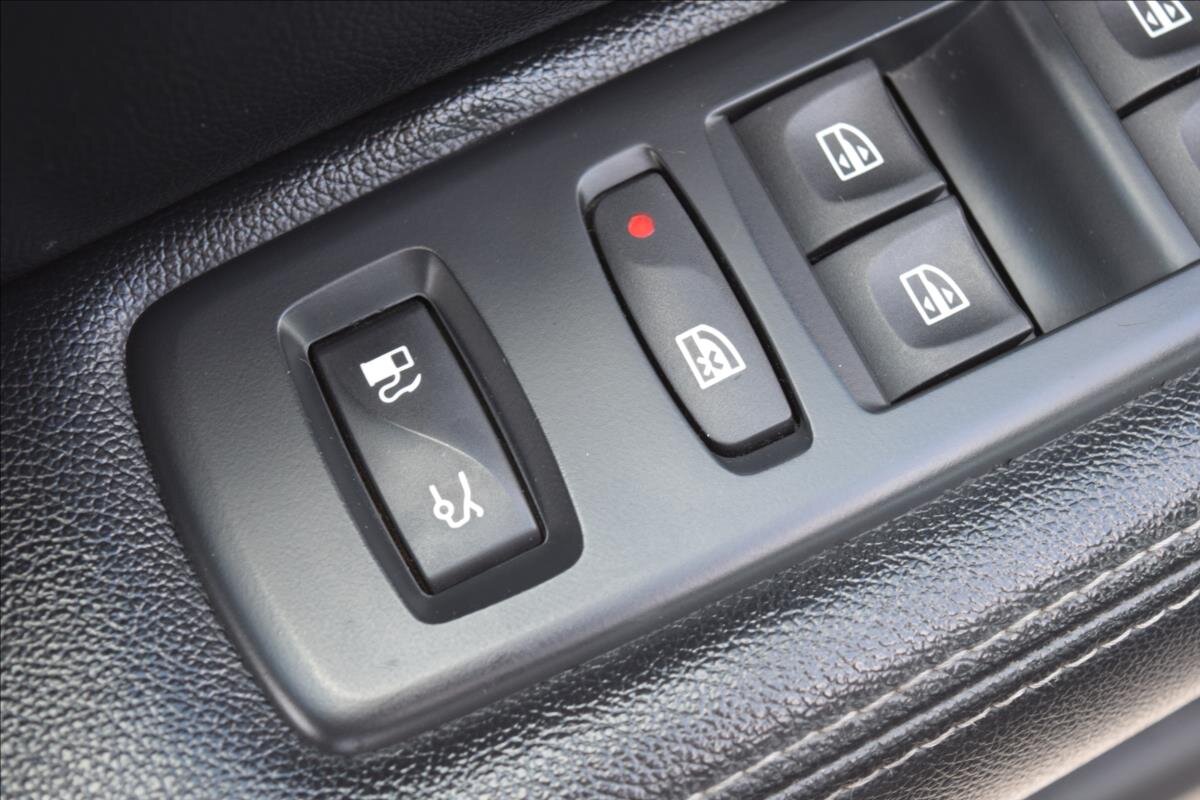 Renault Latitude Sedan / Limuzína 2,0 l 110 kw