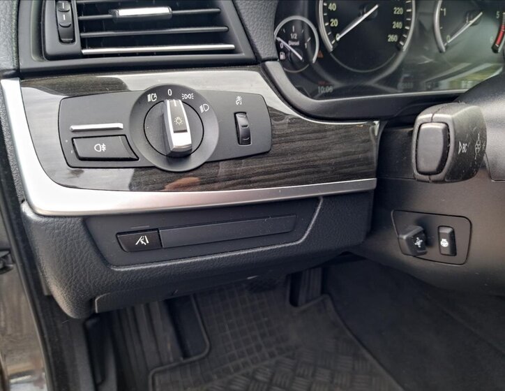 BMW Řada 5 Kombi 3,0 l 190 kw