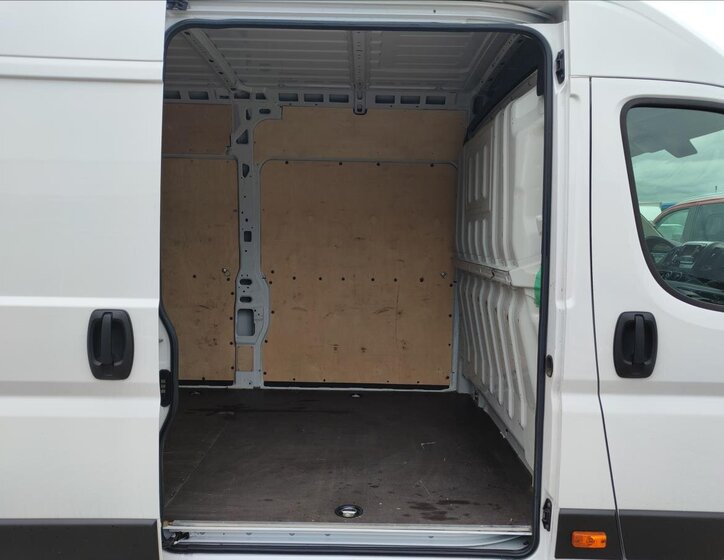 Opel Movano Skříň 2,2 l 121 kw