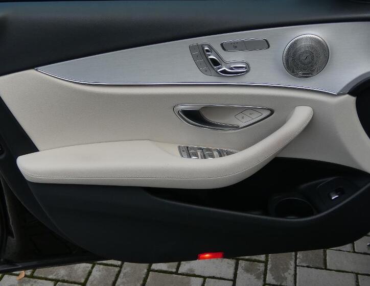 Mercedes-Benz Třídy E 8