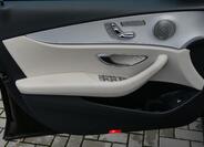 Mercedes-Benz Třídy E 8