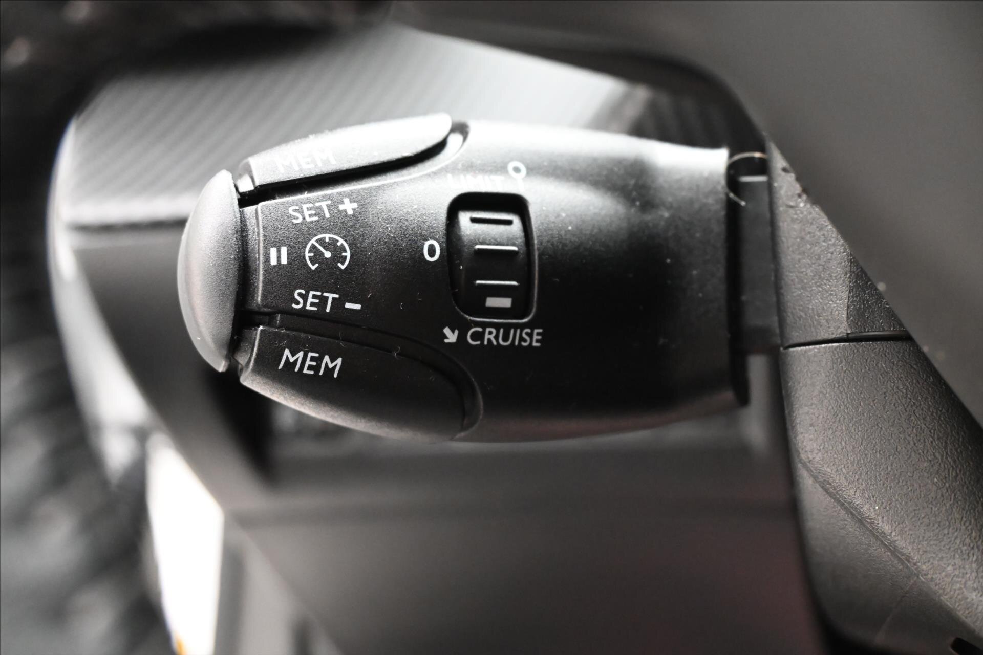 Peugeot 2008 SUV 1,5 l 81 kw