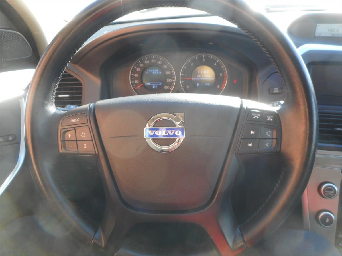 Volvo XC60 SUV 2,4 l 120 kw