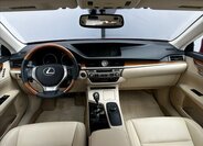 Lexus ES 300h Sedan / Limuzína 3,0 l 116 kw