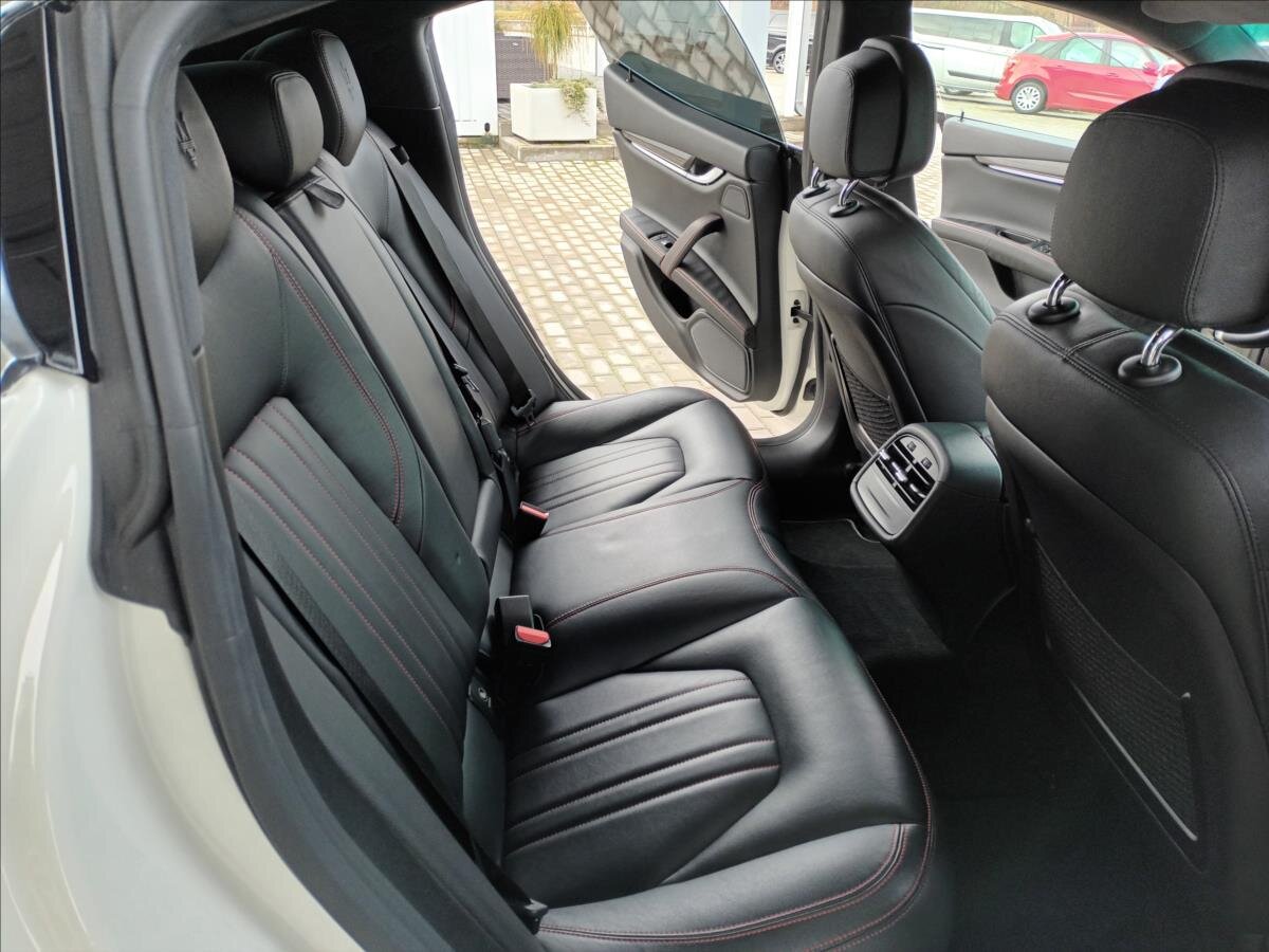 Maserati Ghibli Sedan 3,0 l 243 kw