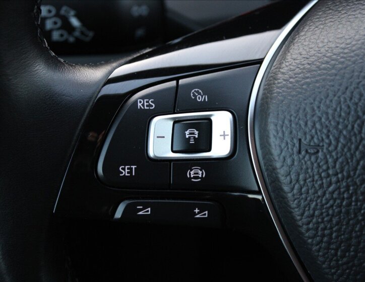 Volkswagen Touran MPV 1,5 l 110 kw