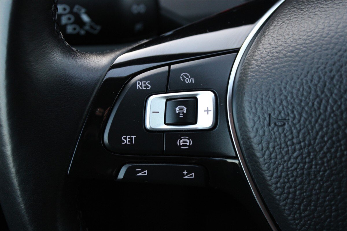 Volkswagen Touran MPV 1,5 l 110 kw