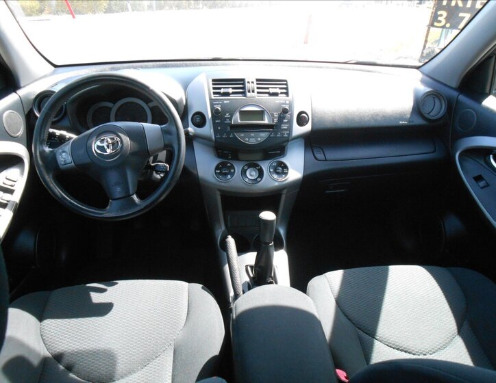 Toyota RAV4 Kombi 2,0 l 112 kw