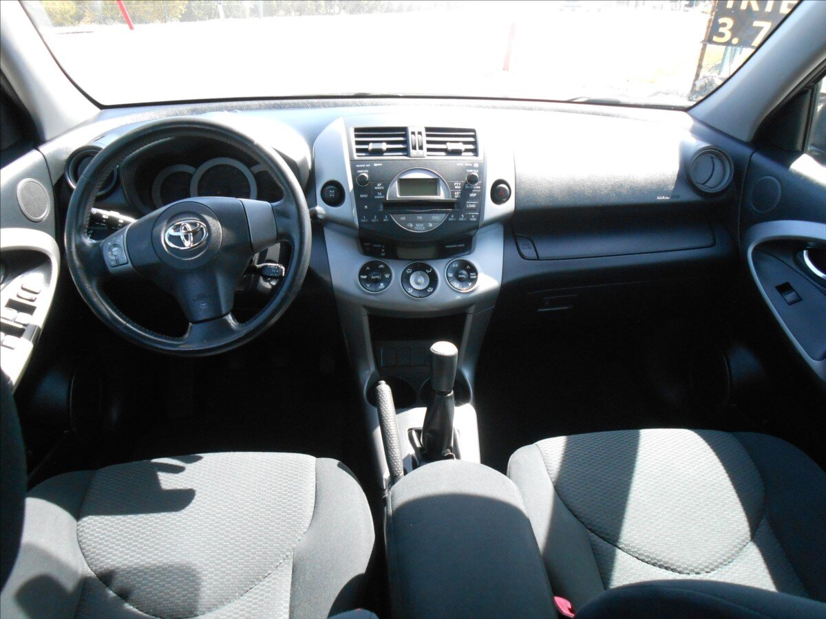Toyota RAV4 Kombi 2,0 l 112 kw