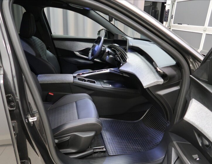 Peugeot 3008 SUV 1,2 l 100 kw