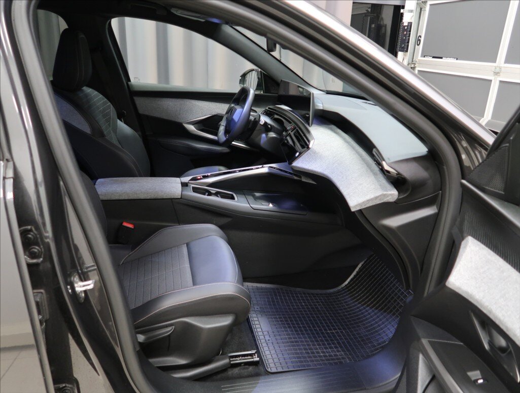 Peugeot 3008 SUV 1,2 l 100 kw