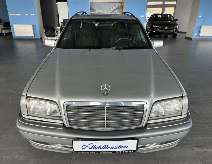 Mercedes-Benz Třídy C Kombi 2,0 l 141 kw