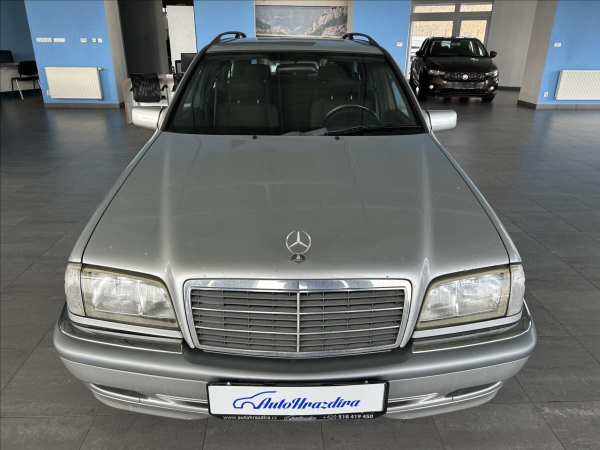 Mercedes-Benz Třídy C Kombi 2,0 l 141 kw