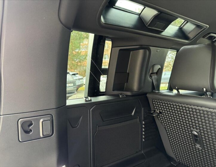 Land Rover Defender SUV 3,0 l 257 kw