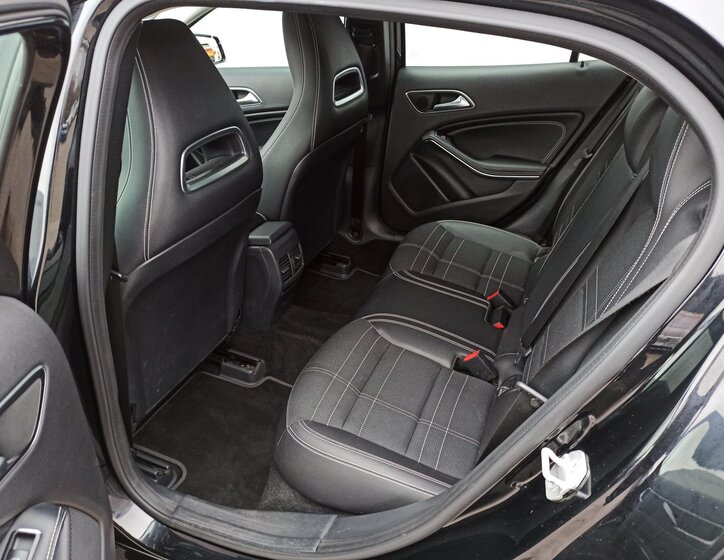 Mercedes-Benz GLA 12