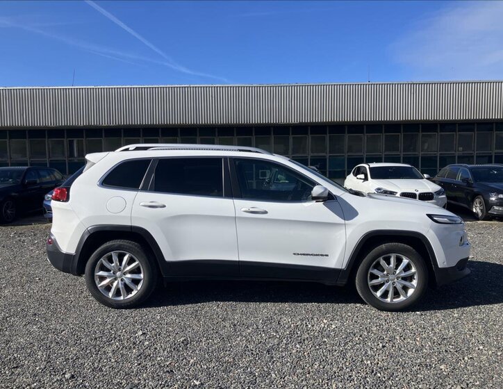 Jeep Cherokee SUV 2,2 l 147 kw