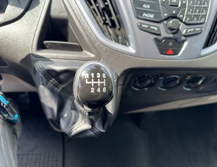 Ford Tourneo Custom 19