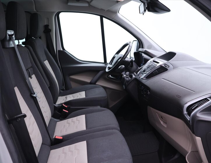 Ford Tourneo Custom 14