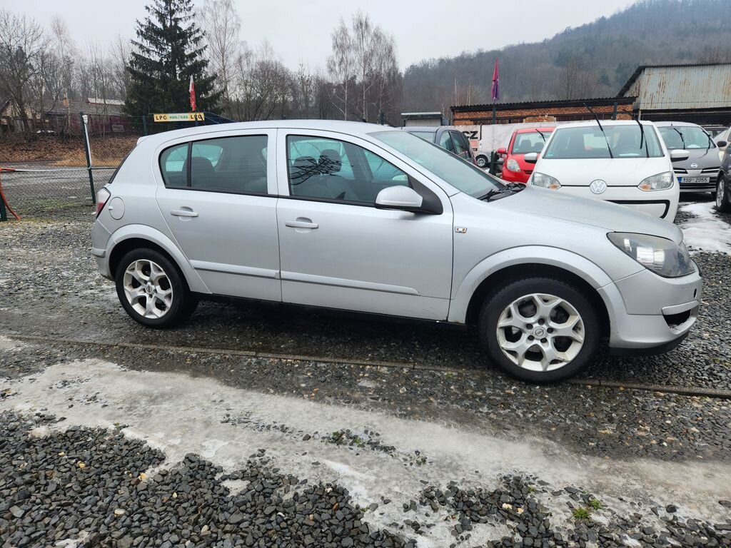 Opel Astra Hatchback 1,7 l 74 kw