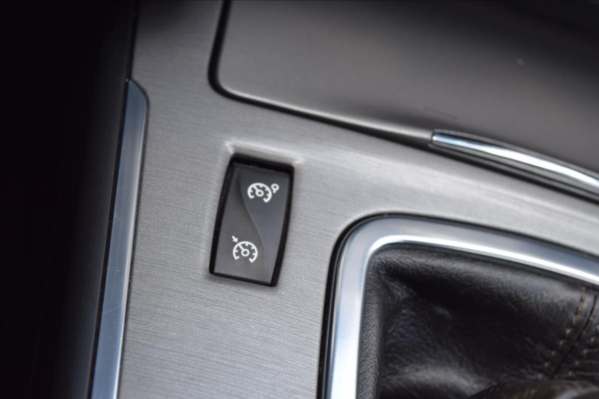 Renault Latitude Sedan / Limuzína 2,0 l 110 kw