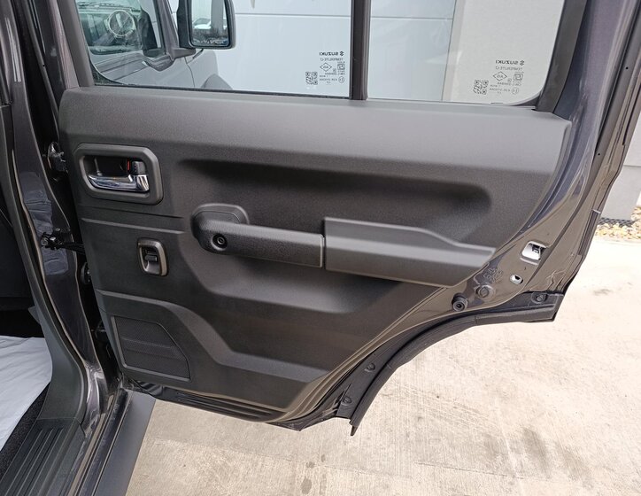 Suzuki Jimny SUV 1,5 l 75 kw