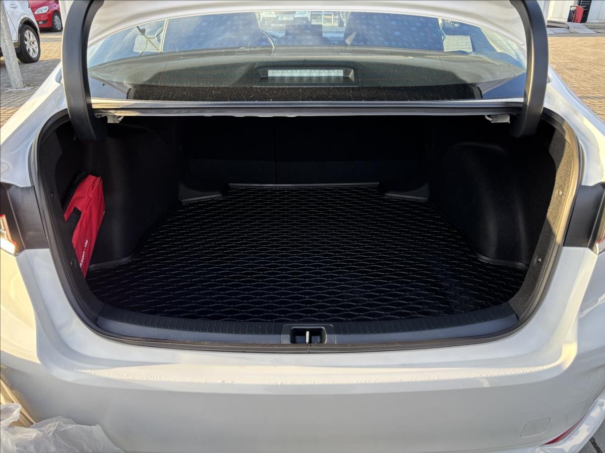 Toyota Corolla Sedan 1,5 l 92 kw