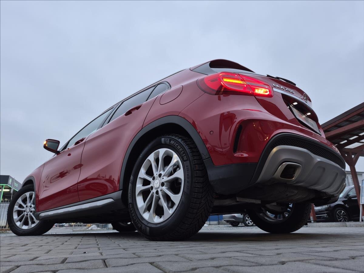 Mercedes-Benz GLA SUV / Terénní 1,6 l 115 kw