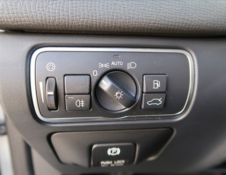 Volvo XC60 SUV 2,4 l 158 kw