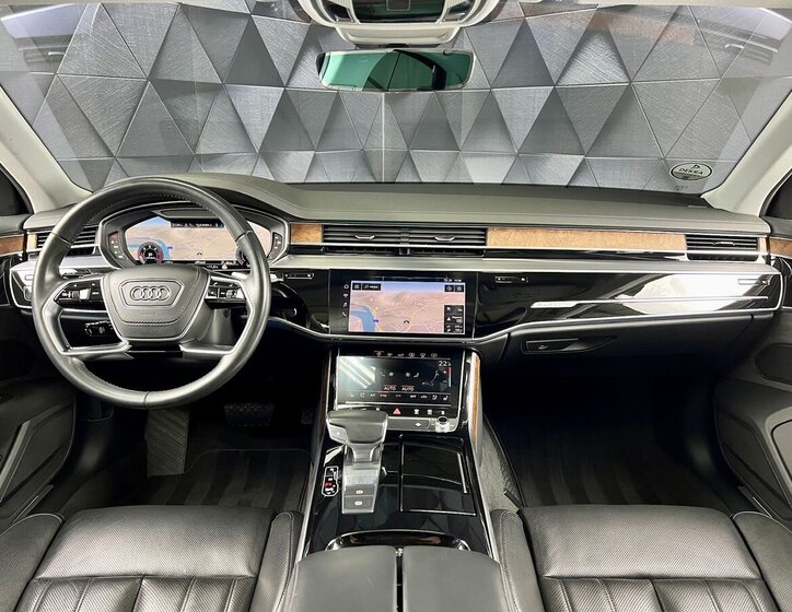 Audi A8 Sedan / Limuzína 3,0 l 210 kw