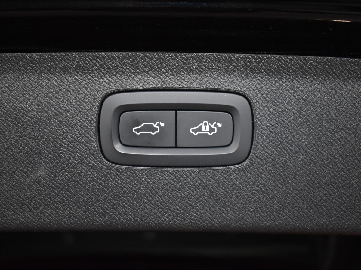 Volvo XC90 SUV / Terénní 2,0 l 184 kw