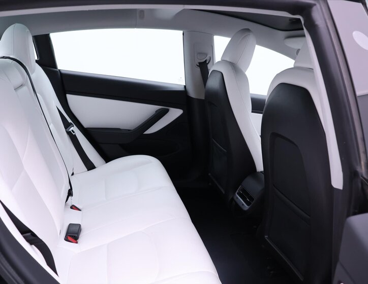 Tesla Model 3 Sedan 0,0 350 kw