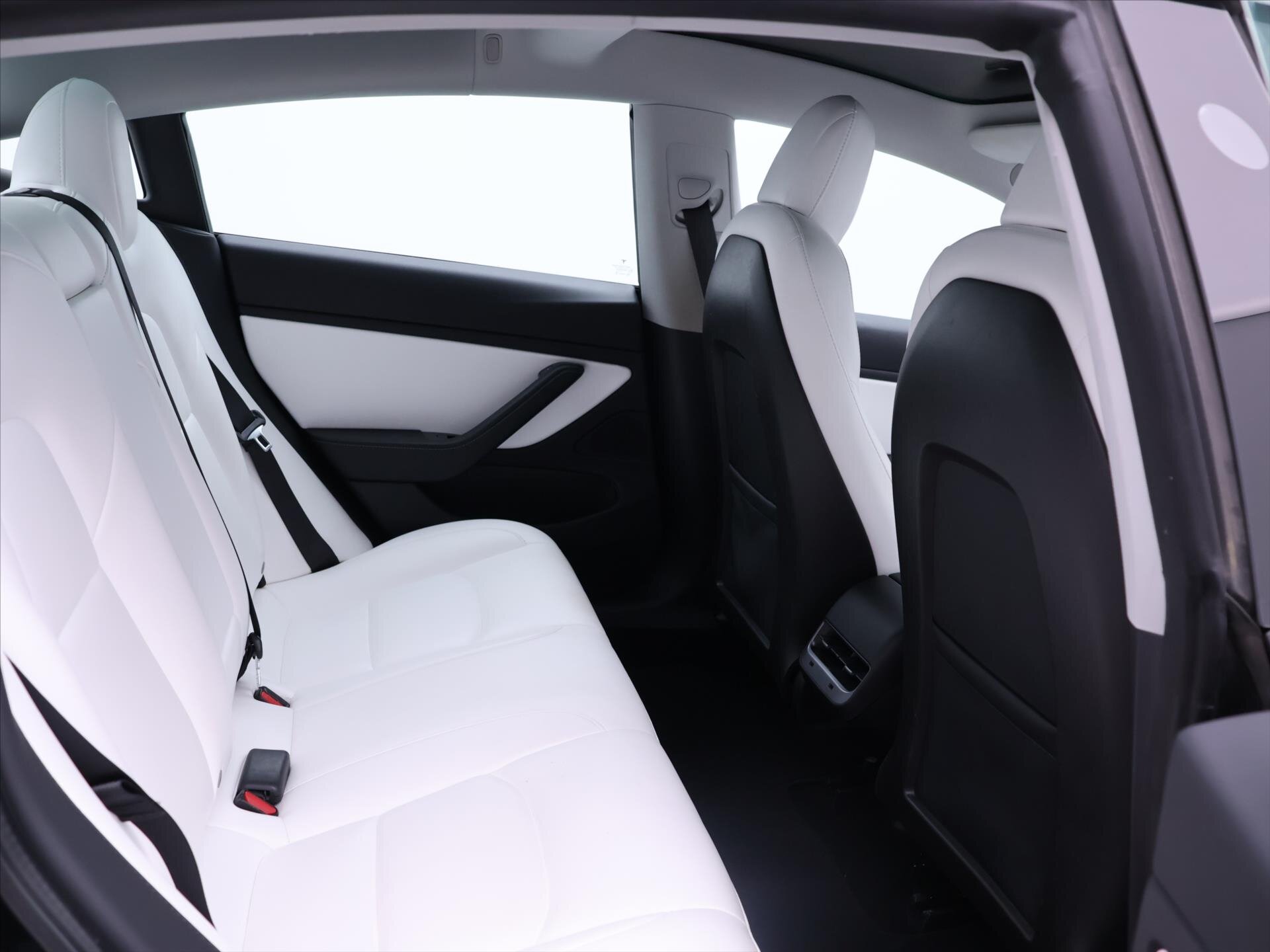 Tesla Model 3 Sedan 0,0 350 kw