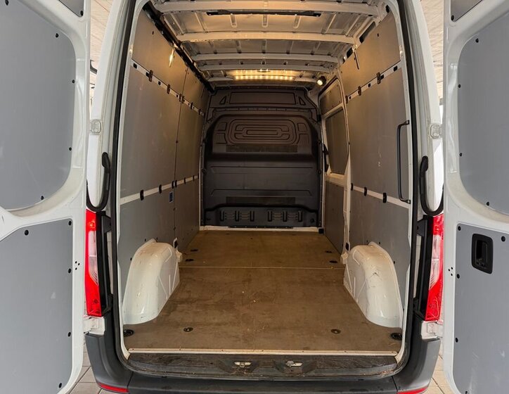 Mercedes-Benz Sprinter 14