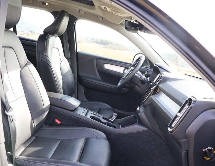 Volvo XC40 SUV / Terénní 2,0 l 140 kw