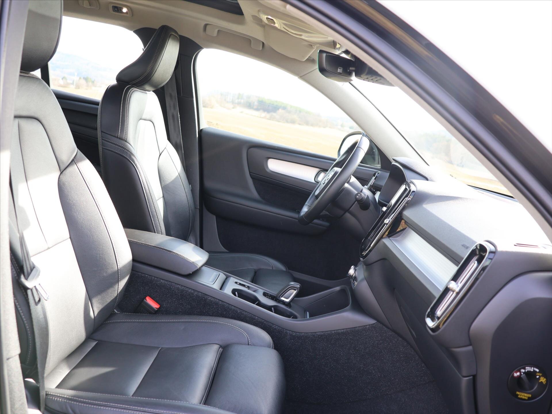 Volvo XC40 SUV / Terénní 2,0 l 140 kw