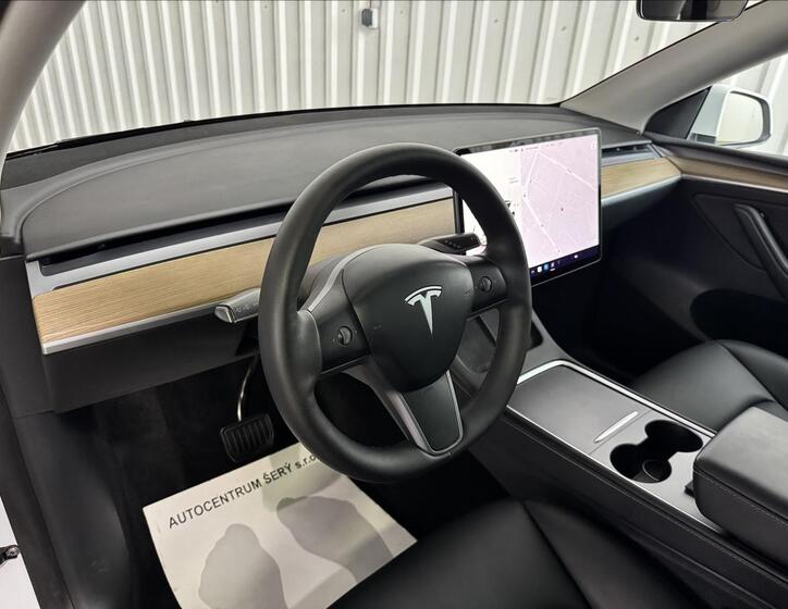 Tesla Model Y 15