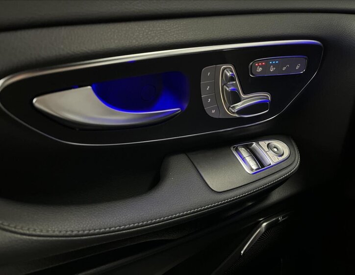 Mercedes-Benz Třídy V 12