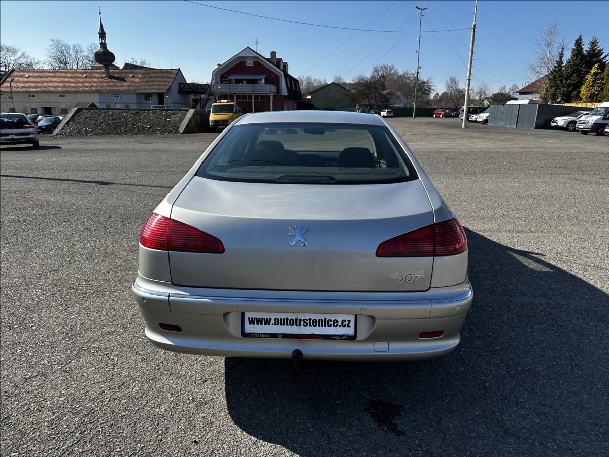 Peugeot 607