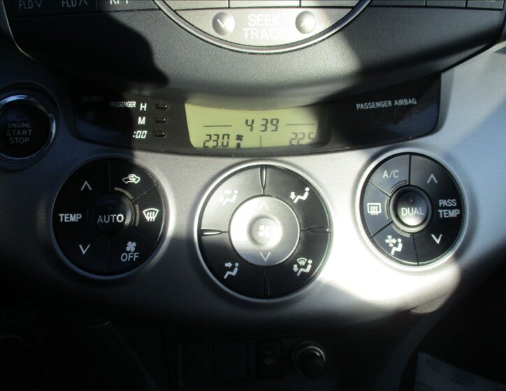 Toyota RAV4 SUV 2,2 l 100 kw