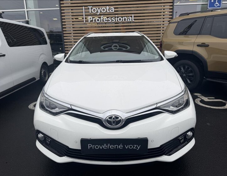 Toyota Auris Kombi 1,6 l 97 kw