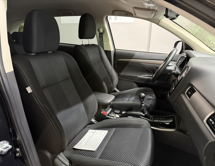 Mitsubishi Outlander 24